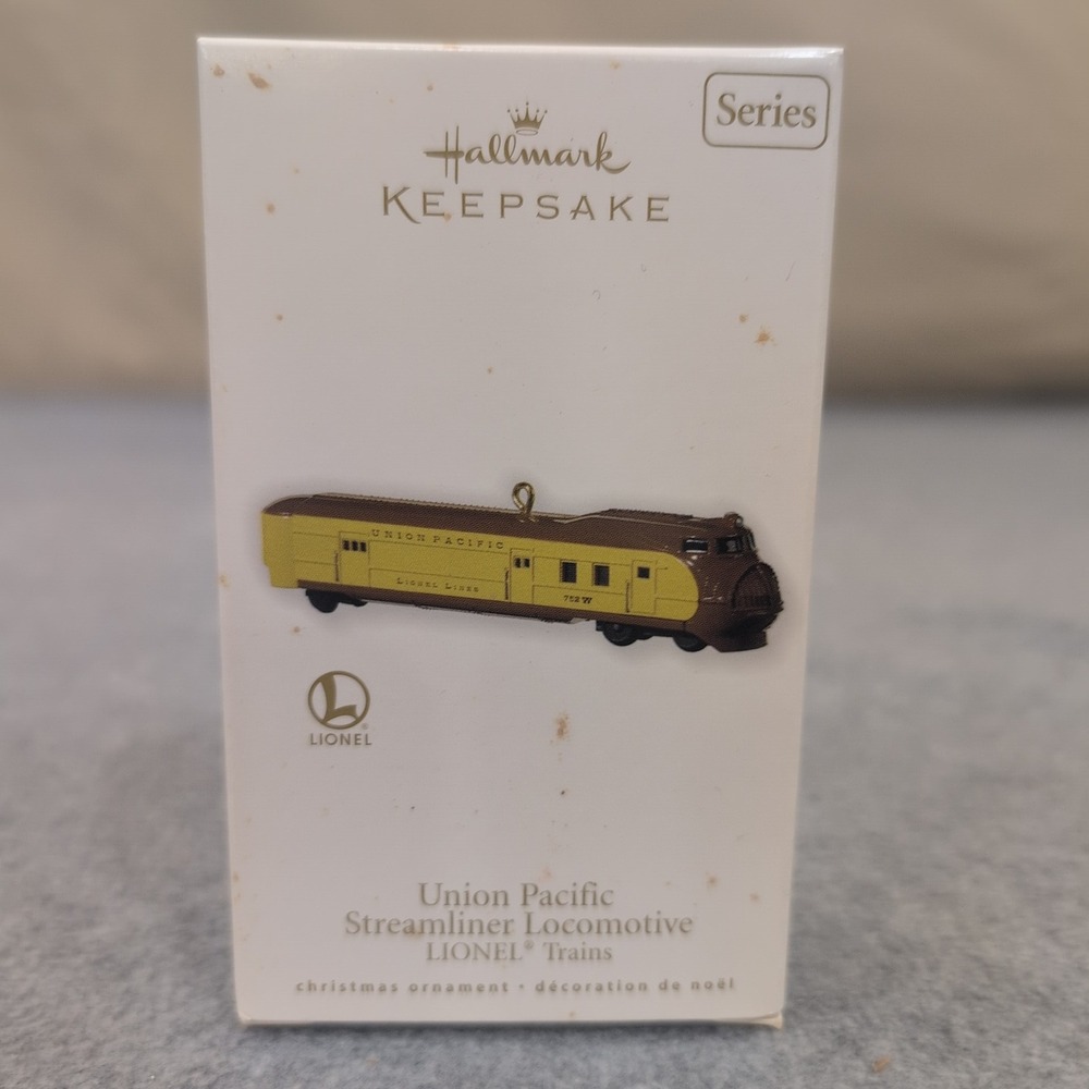 Hallmark Keepsake Union Pacific Streamliner Locomotive Lionel Ornament 2010 - Picture 1 of 3